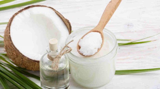 শীতে নারকেল তেল জমে যাচ্ছে? জেনে নিন টিপস