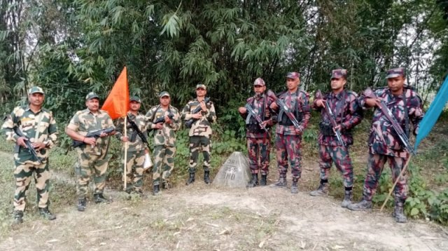 আরেক সীমান্তে বেড়া দিয়েছে বিএসএফ, বিজিবির প্রতিবাদে সরিয়ে নেওয়ার আশ্বাস