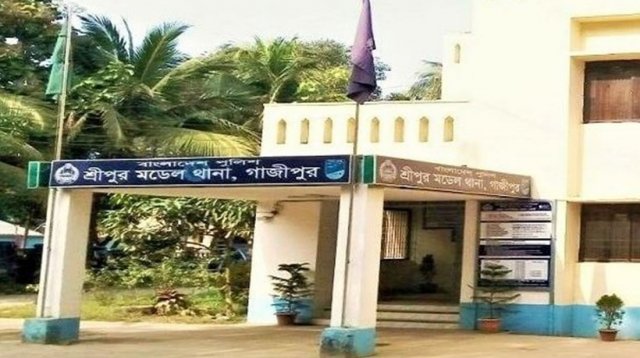 গাজীপুরে তৃতীয় শ্রেণির ছাত্রীকে ধর্ষণ, যুবককে গণপিটুনি দিয়ে পুলিশে সোপর্দ
